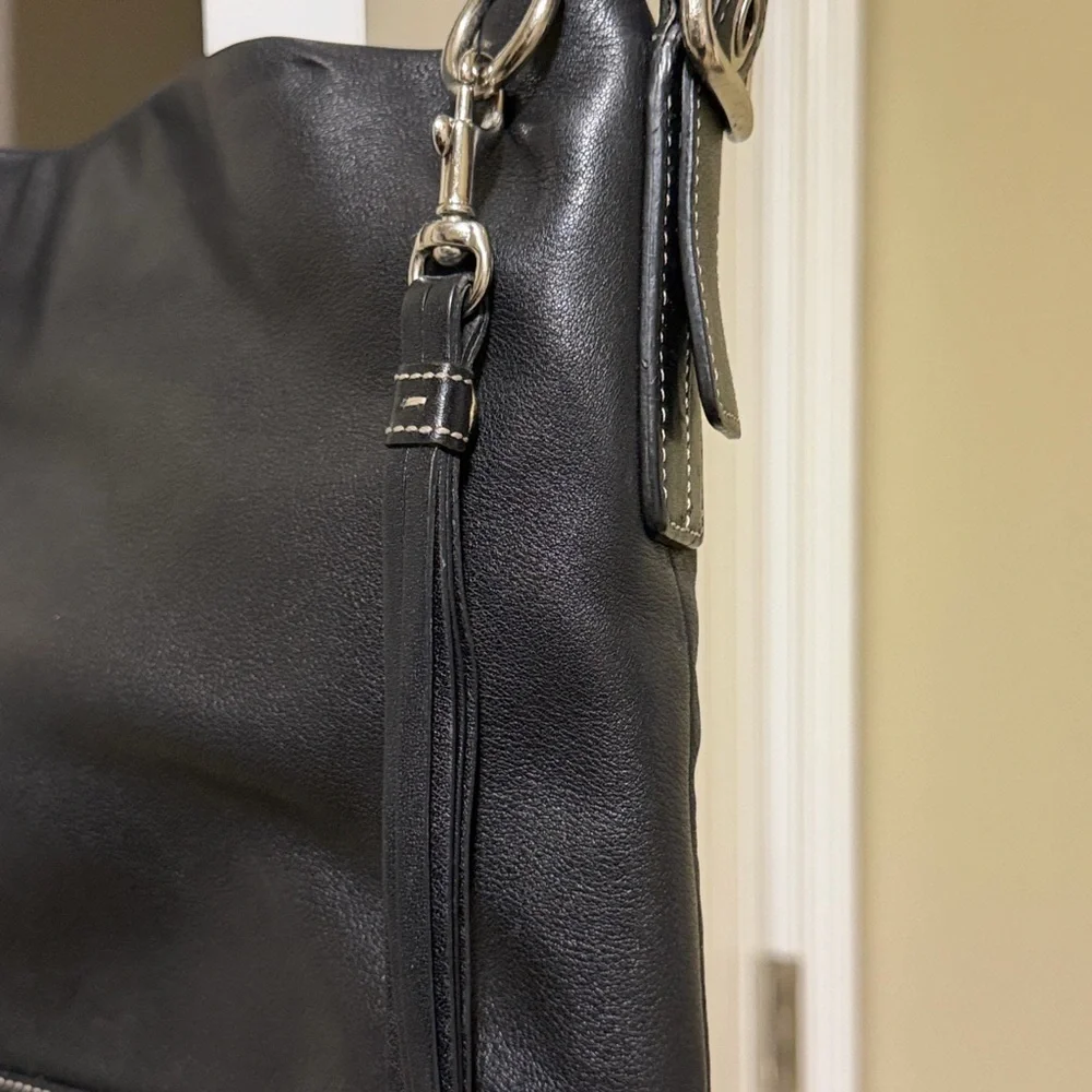 Vintage Coach Legacy 1415 Slim Duffle shoulder Bag in black with white stitching